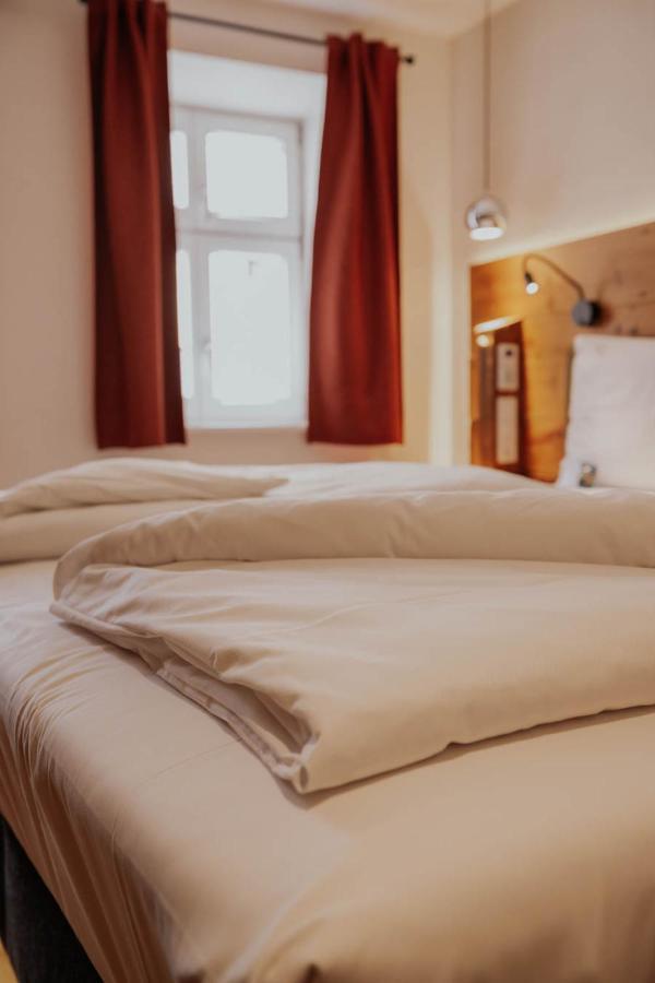 Altstadtmittehotel Sonne Динкельсбюль Экстерьер фото